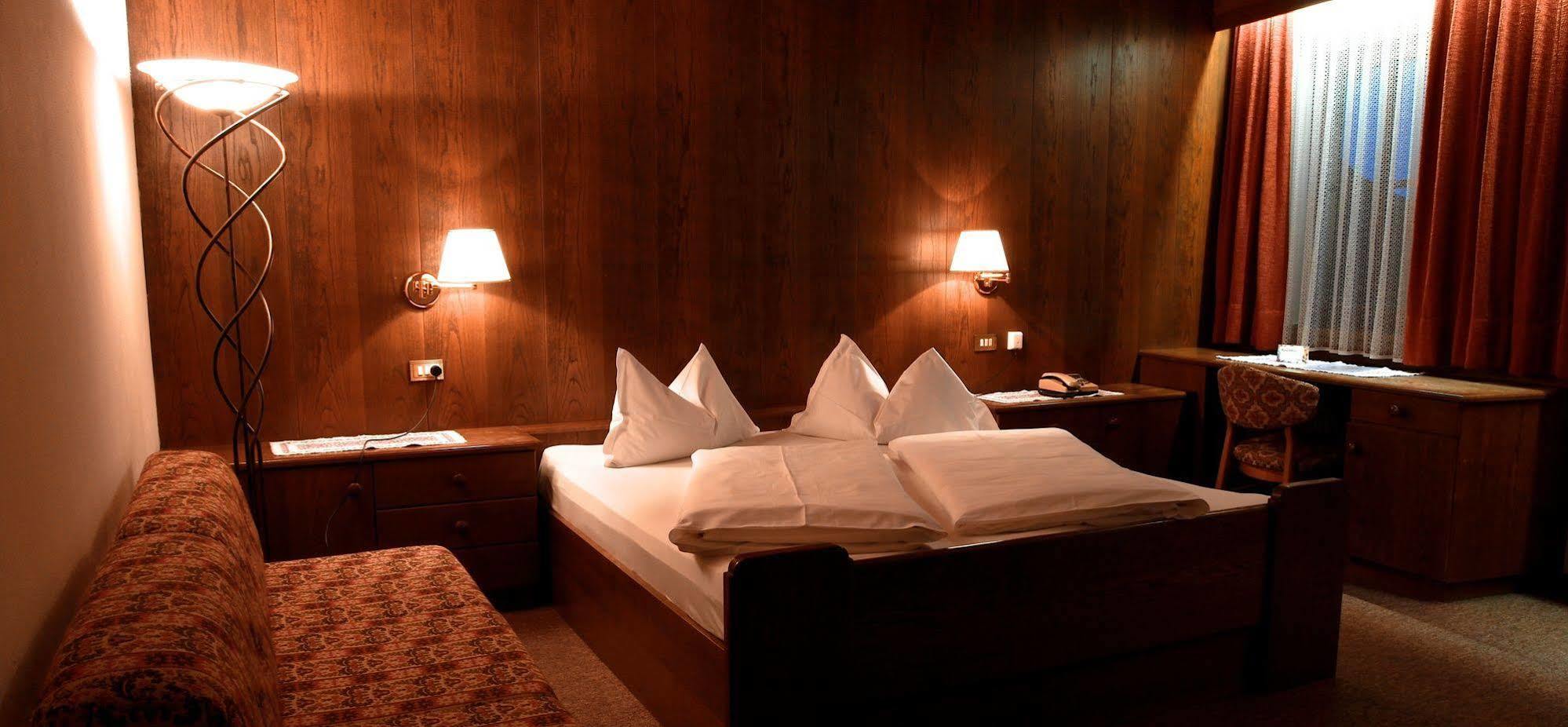 Weisses Lamm Hotel